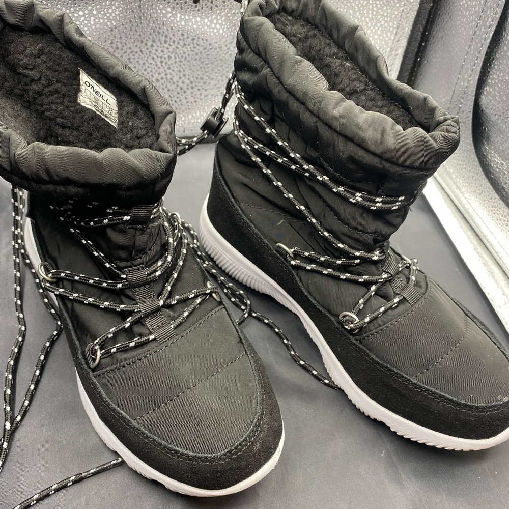 O’Neil winter boots!!! Size 5 1/2
